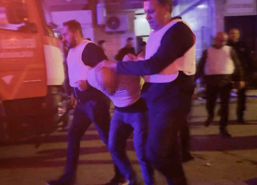 Eski Eşini Darbeden Şahıs Çocuklarını Bıçakla Rehin Aldı