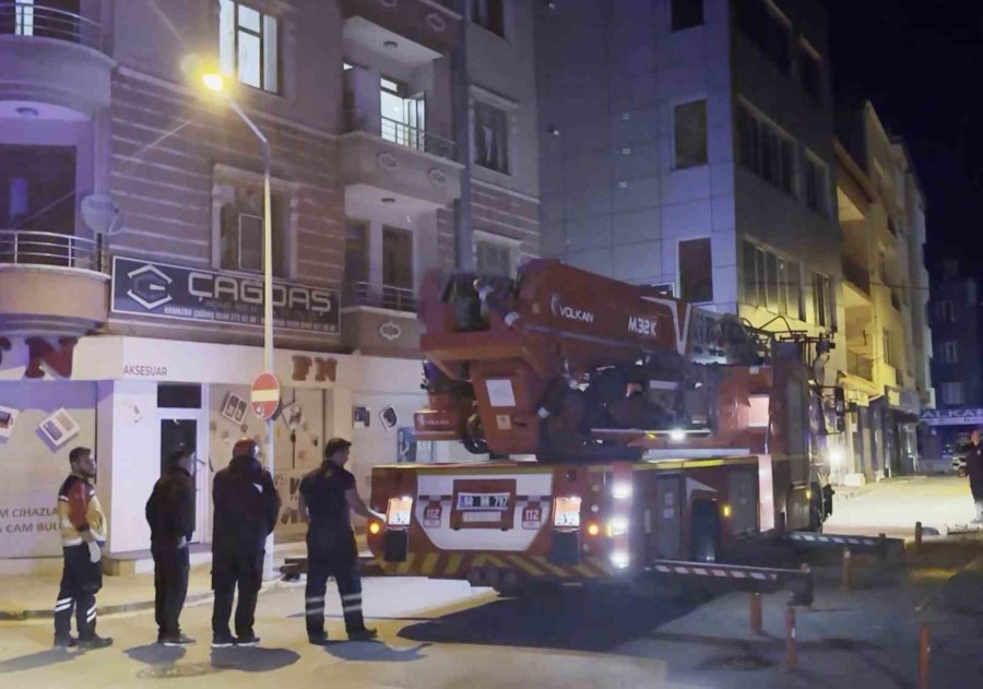 Eski Eşini Darbeden Şahıs Çocuklarını Bıçakla Rehin Aldı