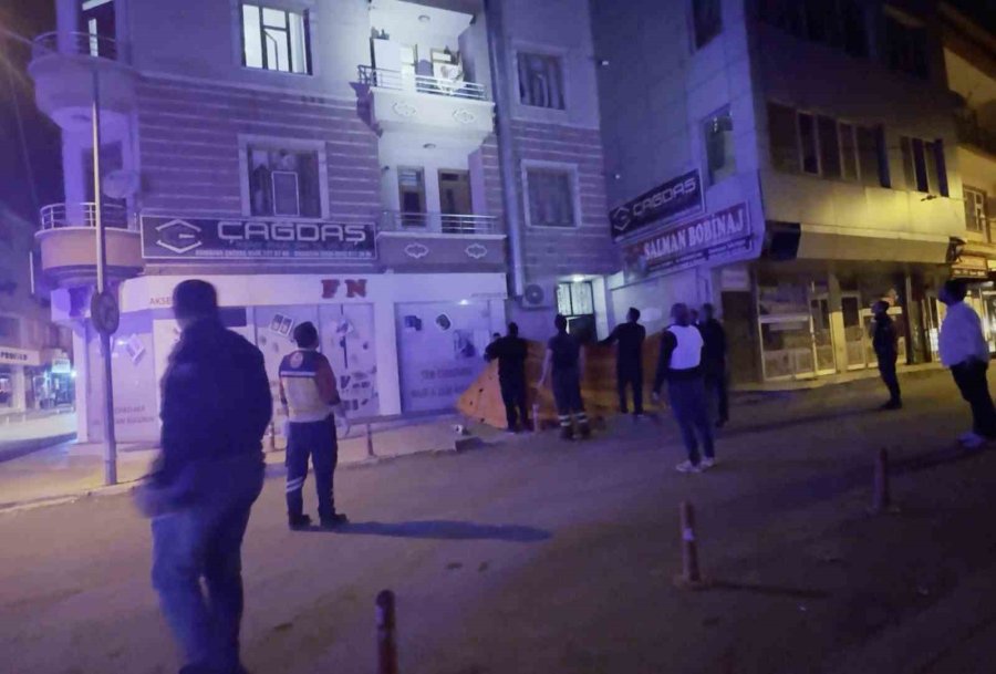 Eski Eşini Darbeden Şahıs Çocuklarını Bıçakla Rehin Aldı