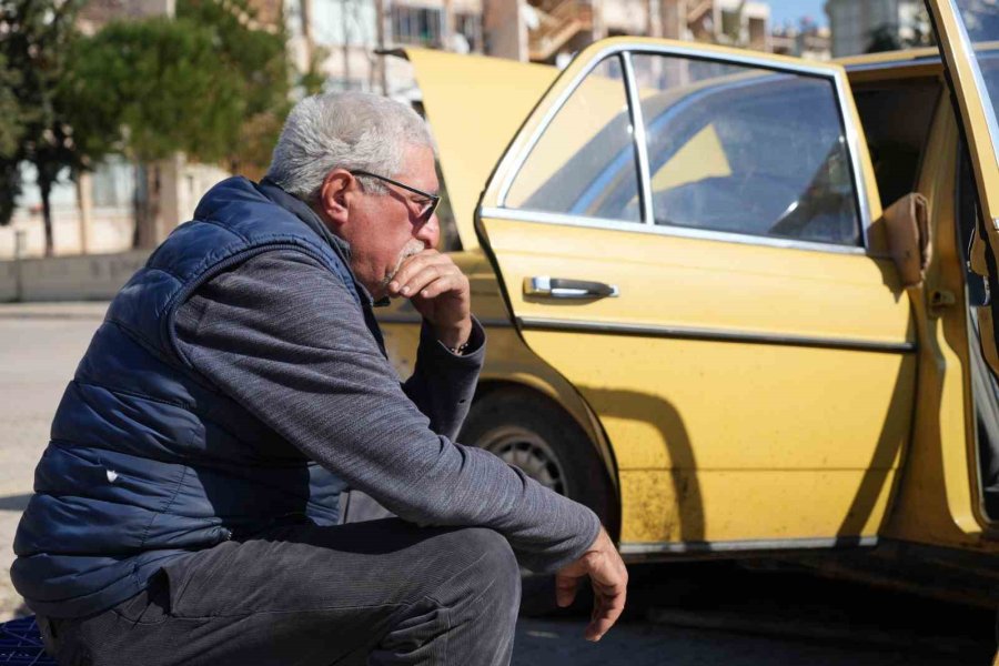 Kendisini Bıçaklayıp Uzaklaştırma Alan Eşini Bankta Yatarken Görüp Eve Aldı, Kendi Evsiz Kaldı