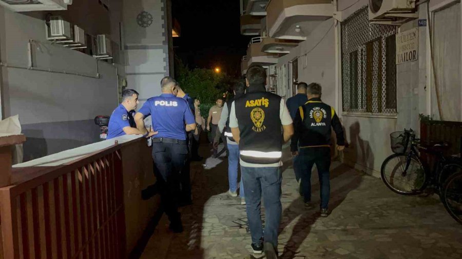 Alanya’da 5 Katlı Binada Yangın: 1 Kişi Hayatını Kaybetti