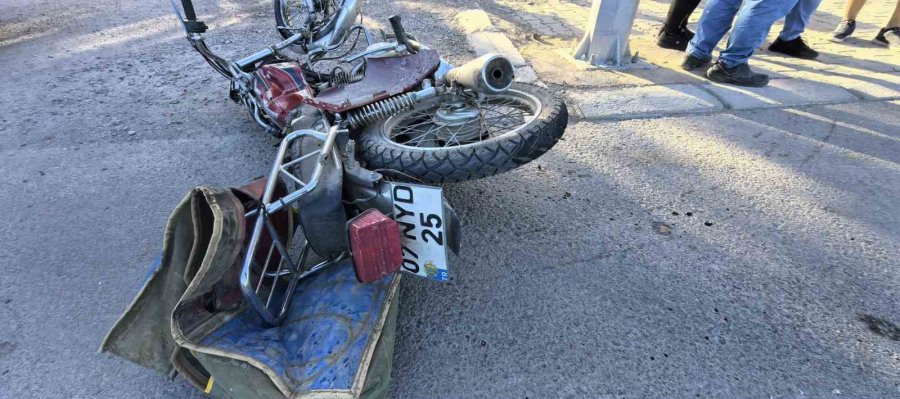 Otomobille Çarpışan Motosikletin 74 Yaşındaki Sürücüsü Hayatını Kaybetti