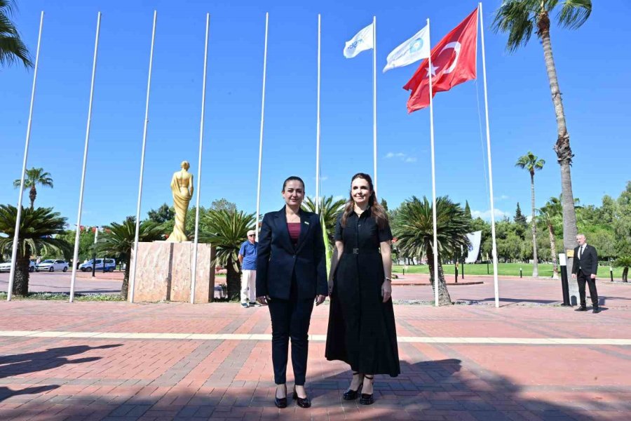 Antalya’ya Yeşil Bayrak Onuru: Atatürk Kültür Parkı Uluslararası Ödüle Layık Görüldü