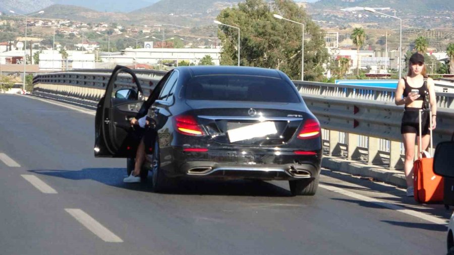 Antalya’da 4 Araçlı Zincirleme Kaza