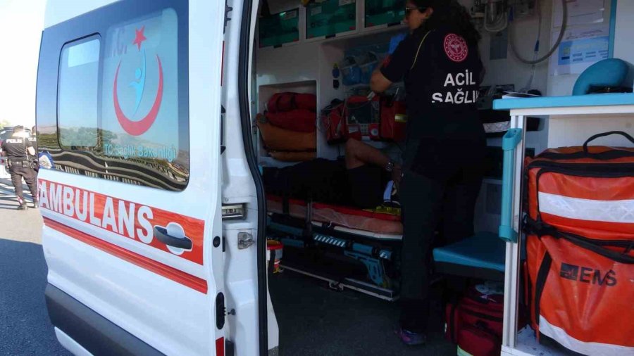 Antalya’da 4 Araçlı Zincirleme Kaza