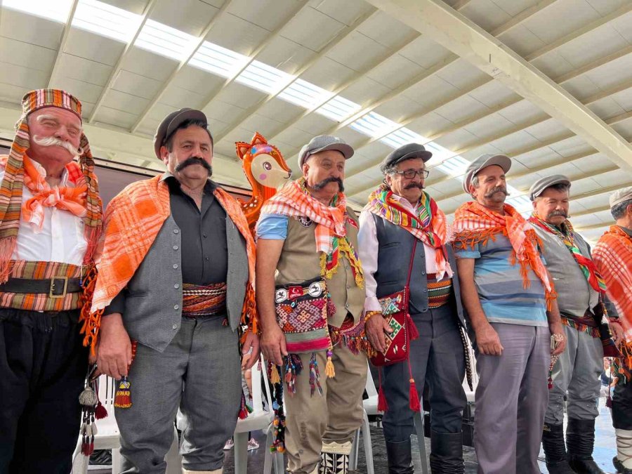 Pala Bıyıklar Yarıştı