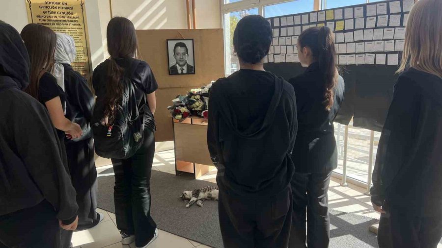 Konya’daki Kazada Ölen Öğretmene Okulunda En Acı Veda