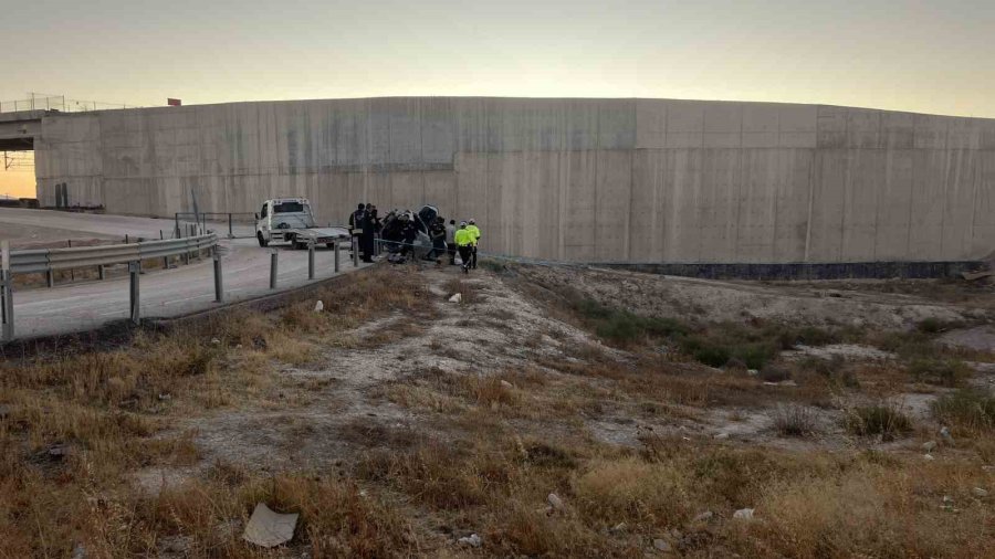 Konya’da Yol Kenarına Uçan Otomobilin Sürücüsü Hayatını Kaybetti