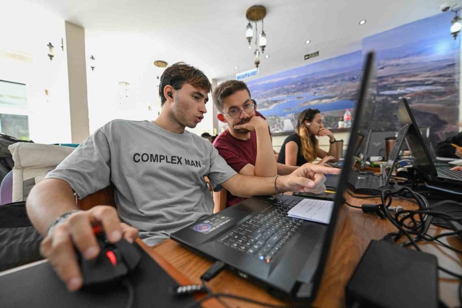 Mersin’de Genç Beyinler Uzay Ve Teknoloji İçin Yarıştı