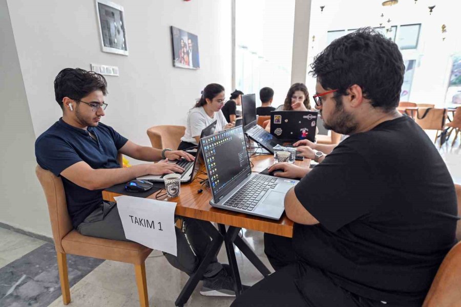 Mersin’de Genç Beyinler Uzay Ve Teknoloji İçin Yarıştı