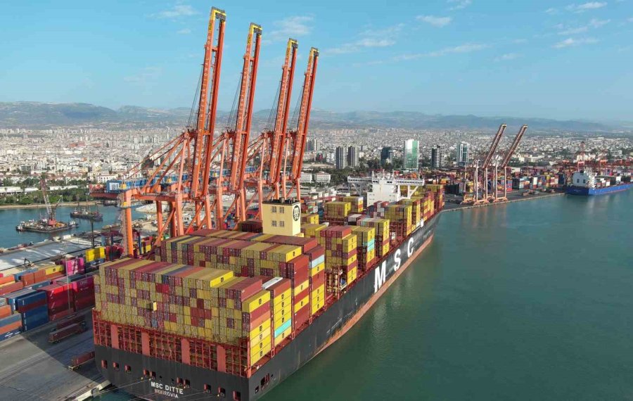 Mersin Limanı’nda Tarihi Gün: 400 Metrelik Mega Gemi İlk Kez Demir Attı