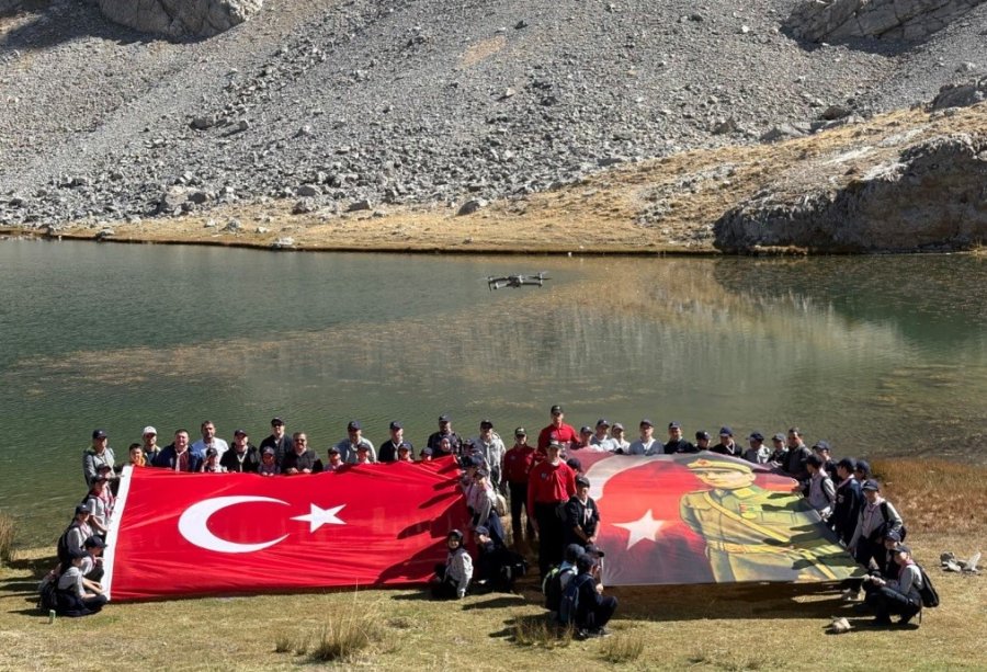‘niğde Gençlerine Sahip Çıkıyor’ Projesi Kapsamında Doğa Yürüyüşü Düzenlendi