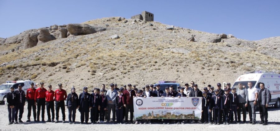 ‘niğde Gençlerine Sahip Çıkıyor’ Projesi Kapsamında Doğa Yürüyüşü Düzenlendi