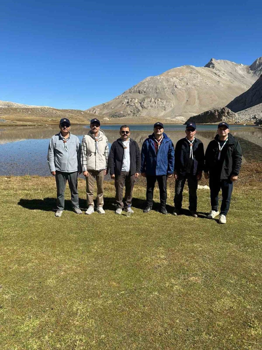 ‘niğde Gençlerine Sahip Çıkıyor’ Projesi Kapsamında Doğa Yürüyüşü Düzenlendi