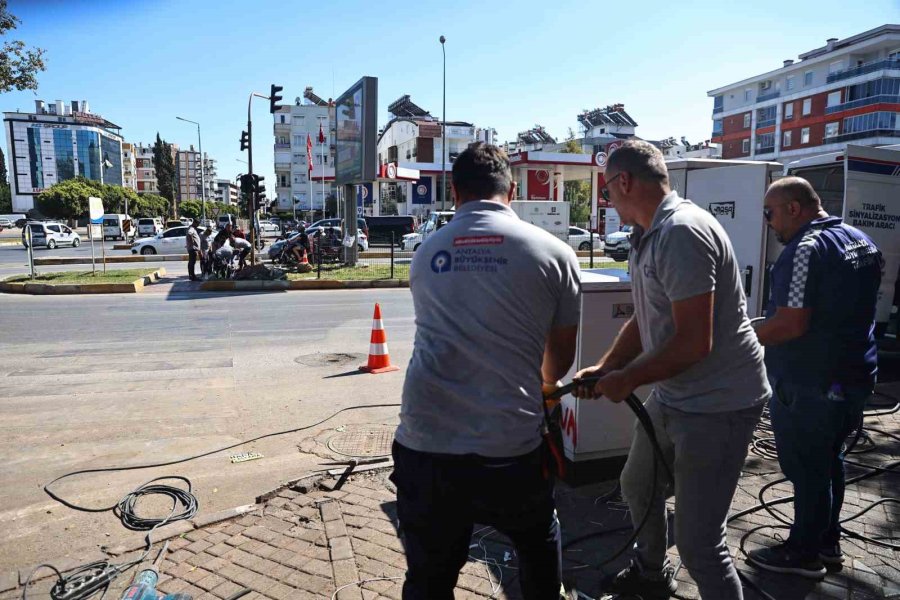 Büyükşehir Sinyalizasyon Alt Yapısını Yeniliyor