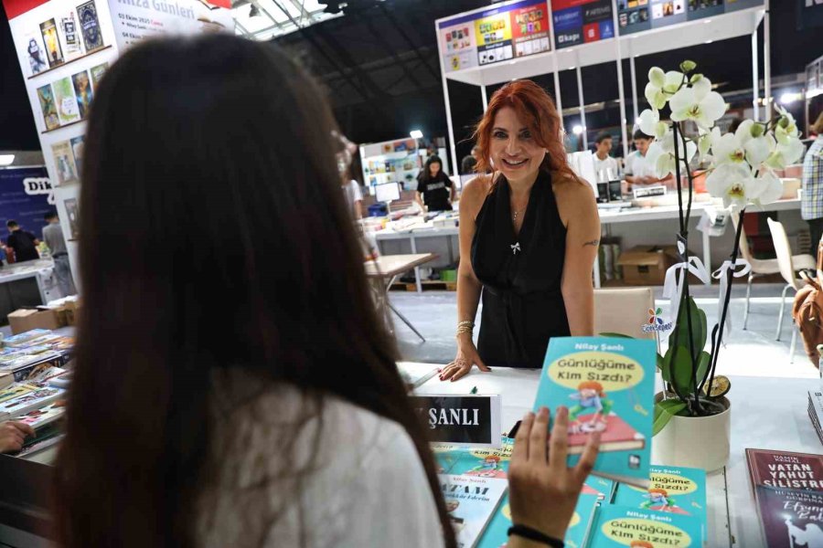 Kitap Tutkunları Antalya Kitap Fuarı’nda Buluşmaya Devam Ediyor