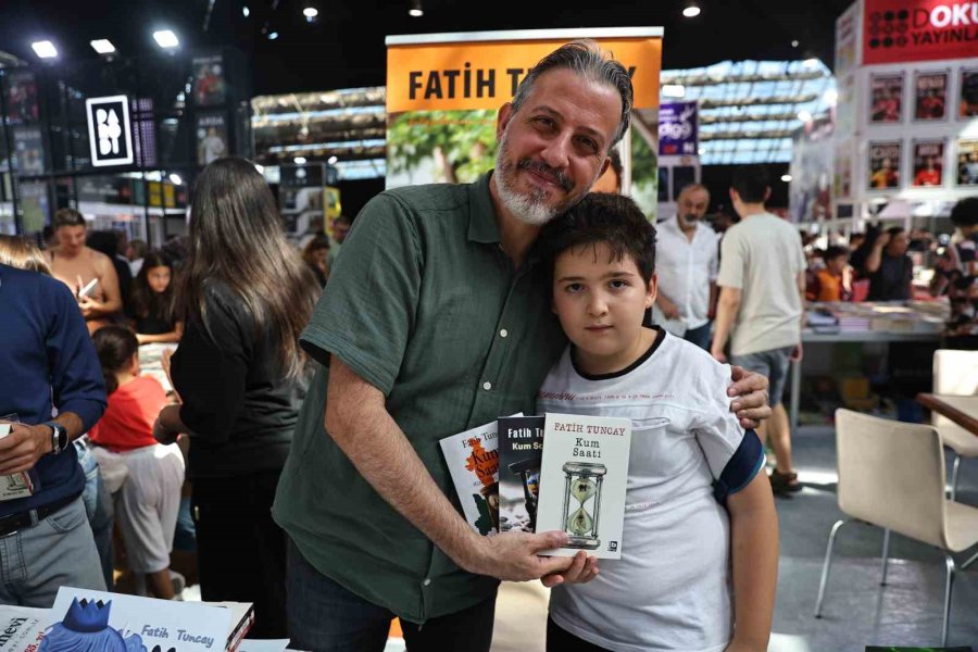 Kitap Tutkunları Antalya Kitap Fuarı’nda Buluşmaya Devam Ediyor