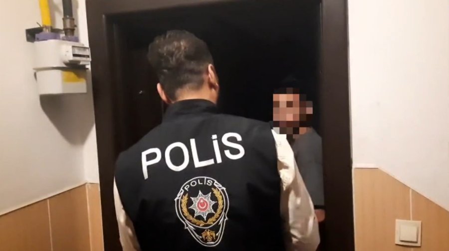 Sosyal Medya Üzerinden Dolandırıcılığa Antalya Merkezli 15 İlde Operasyon: 40 Gözaltı