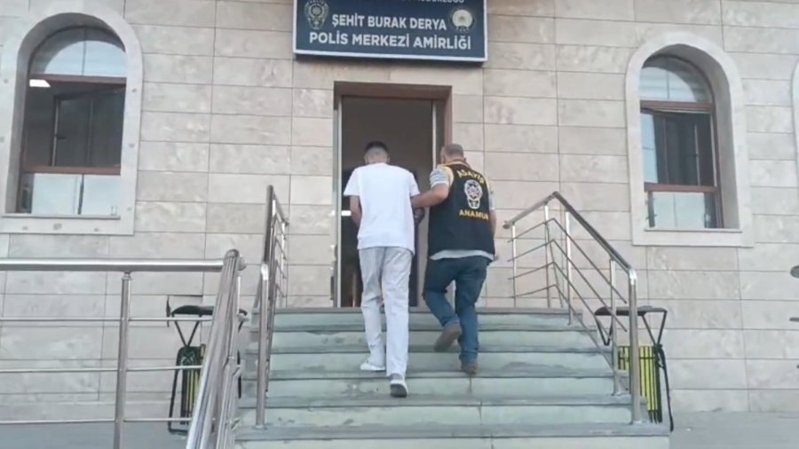 Sosyal Medya Üzerinden Dolandırıcılığa Antalya Merkezli 15 İlde Operasyon: 40 Gözaltı