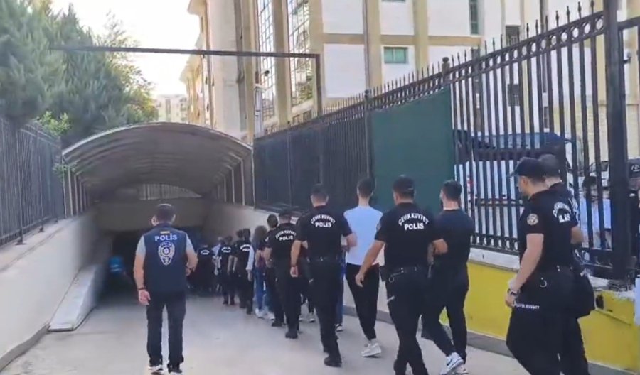 Sosyal Medya Üzerinden Dolandırıcılığa Antalya Merkezli 15 İlde Operasyon: 40 Gözaltı