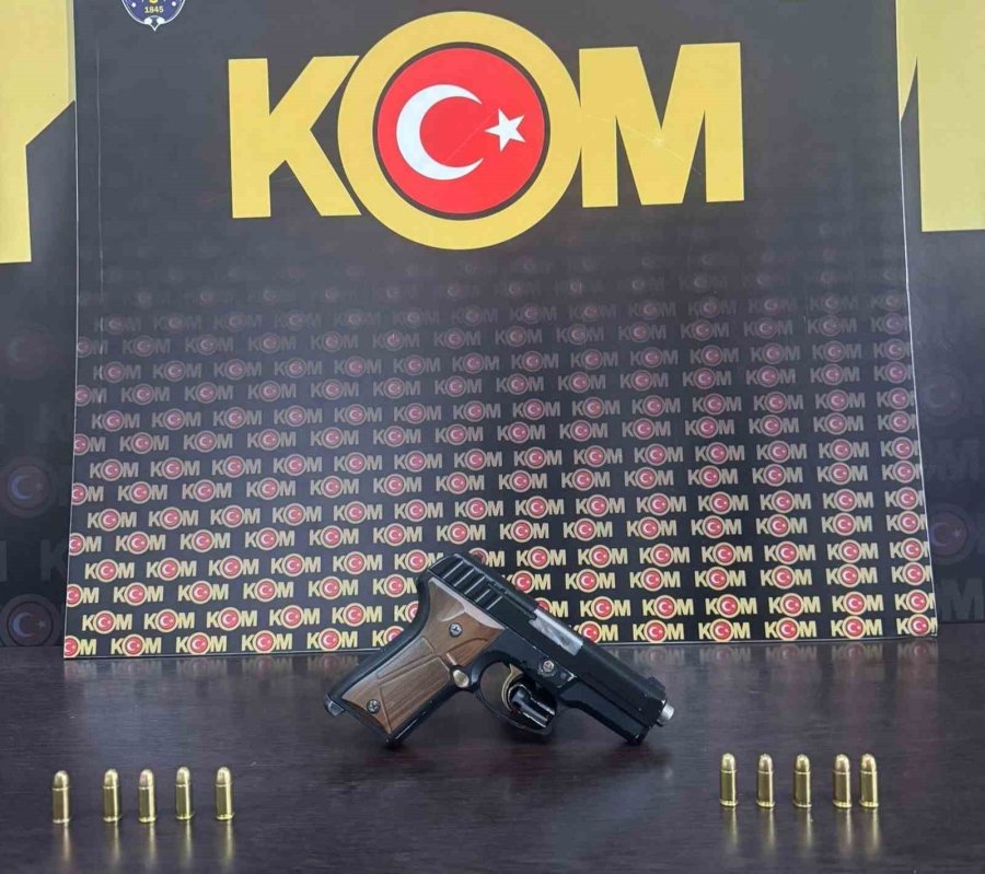 Antalya’da Çok Sayıda Kaçak Ürün Ele Geçirildi