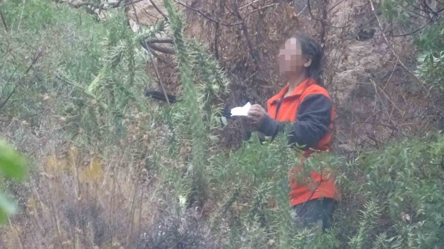 Falezlerde Mahsur Kalan Kadın İtfaiyenin Zorlu Operasyonuyla Kurtarıldı