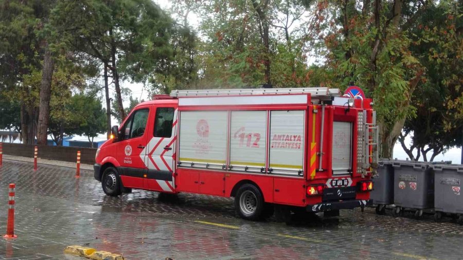 Falezlerde Mahsur Kalan Kadın İtfaiyenin Zorlu Operasyonuyla Kurtarıldı