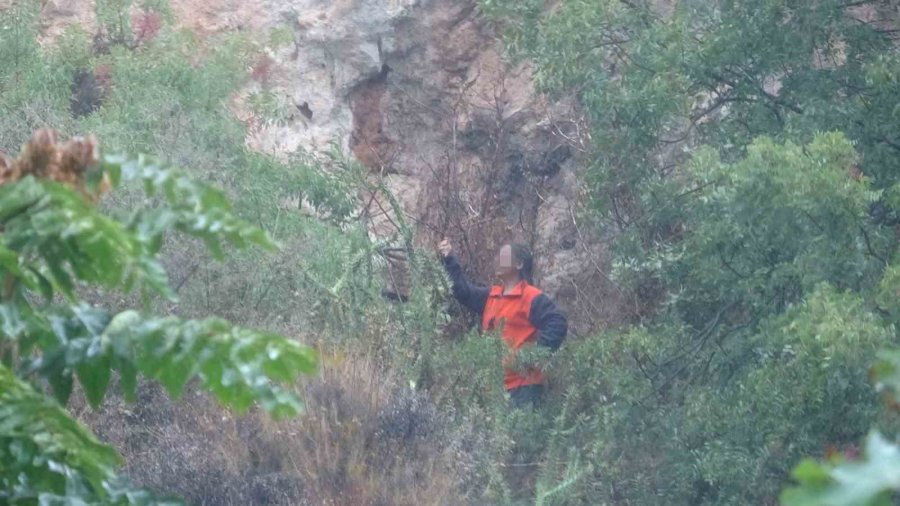 Falezlerde Mahsur Kalan Kadın İtfaiyenin Zorlu Operasyonuyla Kurtarıldı