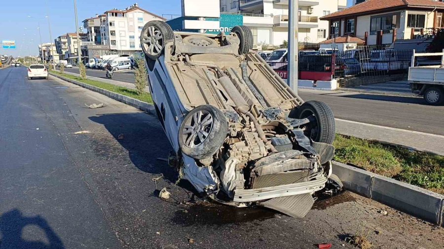 Tırla Çarpışan Araç Havada Takla Atıp Ters Döndü, Sürücü Hafif Yaralandı