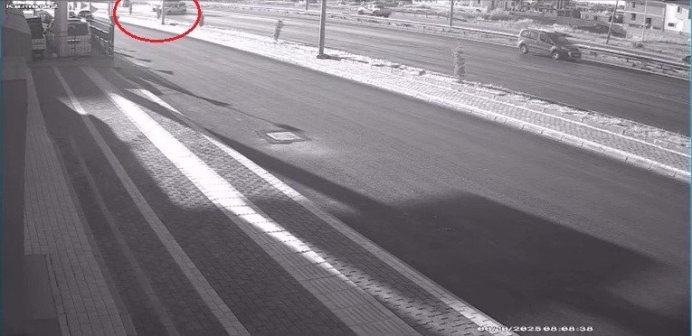 Tırla Çarpışan Araç Havada Takla Atıp Ters Döndü, Sürücü Hafif Yaralandı