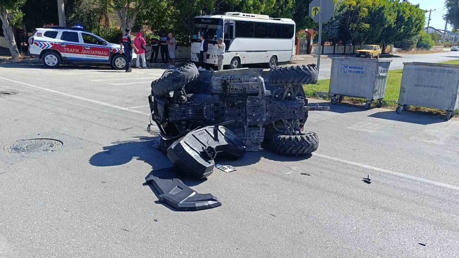 Manavgat’ta Atv İle Hafif Ticari Araç Çarpıştı: 1 Yaralı