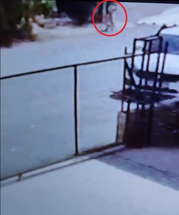 Antalya’da 9 Yaşındaki Aslı’nın Okul Servisinin Altında Kaldığı Kazanın Görüntüsü Ortaya Çıktı