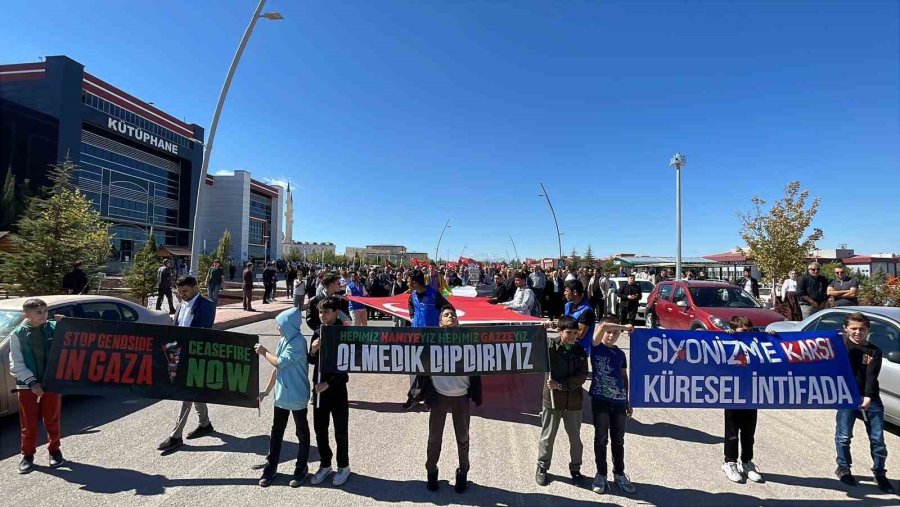 Kmü’de Üniversite Öğrencileri Ve Akademisyenler Gazze İçin Yürüdü