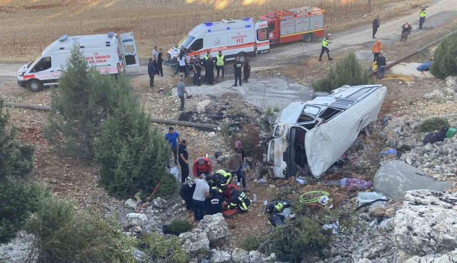 İşçilerin Hayatını Kaybettiği Minibüsün Şoförü Ehliyetsiz Çıktı: 4 Ölü, 14 Yaralı