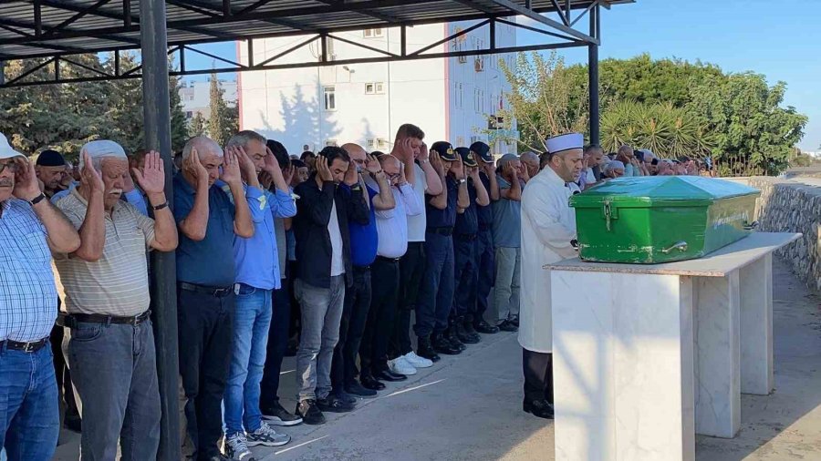 Mersin’deki İşçi Servisi Kazasında Hayatını Kaybeden 4 Kişiden Biri Toprağa Verildi