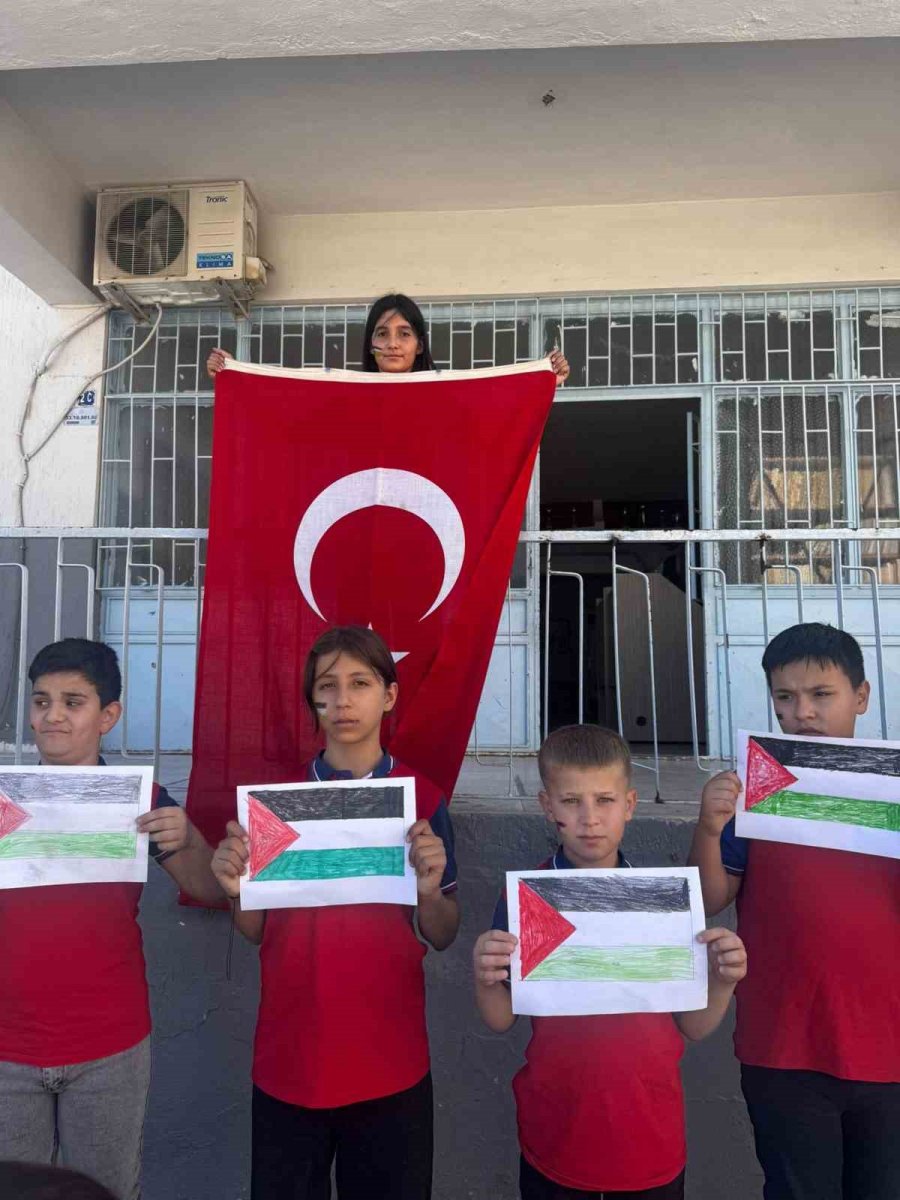 Mut’lu Öğrencilerden Filistin’e Destek