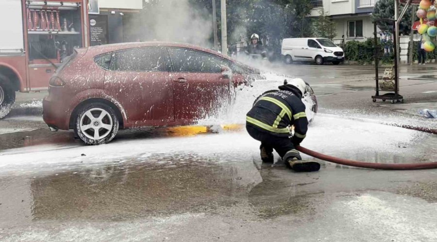 Aksaray’da Seyir Halindeki Otomobil Alev Aldı