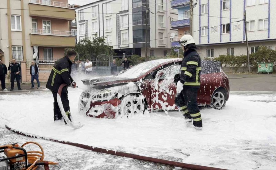 Aksaray’da Seyir Halindeki Otomobil Alev Aldı