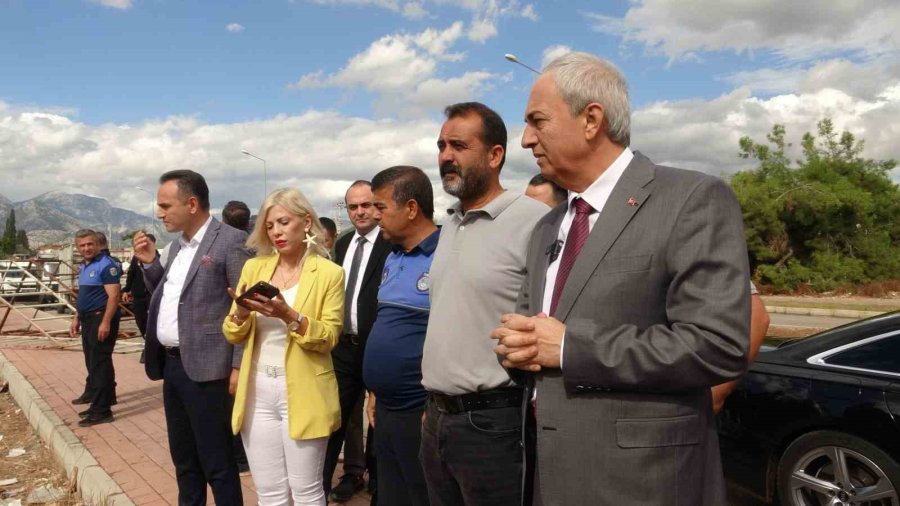 Antalya’da Atık Malzemelerin İstiflendiği 8 Noktadan 30 Kamyon Çöp Çıktı