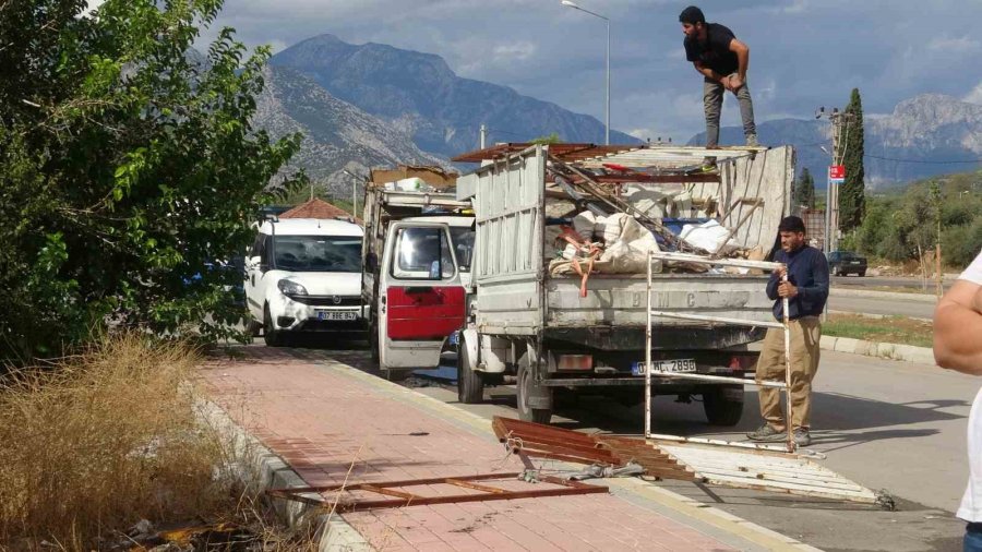 Antalya’da Atık Malzemelerin İstiflendiği 8 Noktadan 30 Kamyon Çöp Çıktı