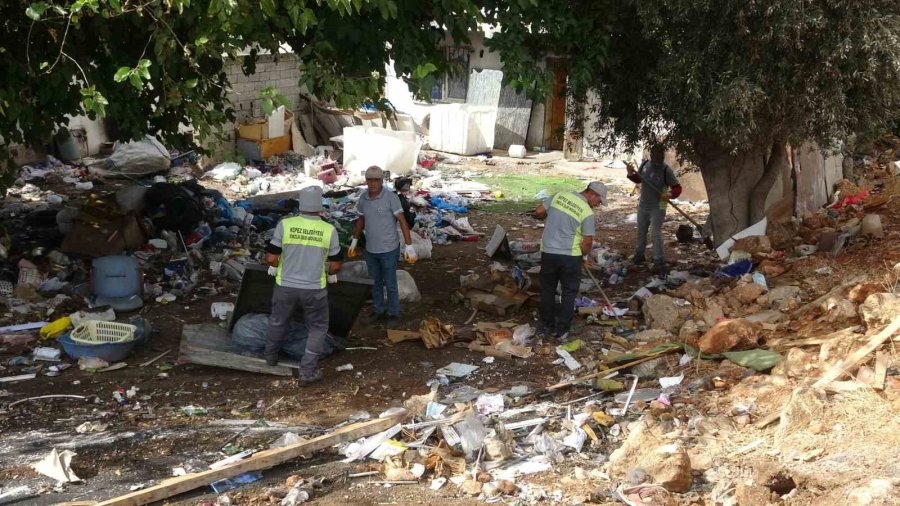 Antalya’da Atık Malzemelerin İstiflendiği 8 Noktadan 30 Kamyon Çöp Çıktı