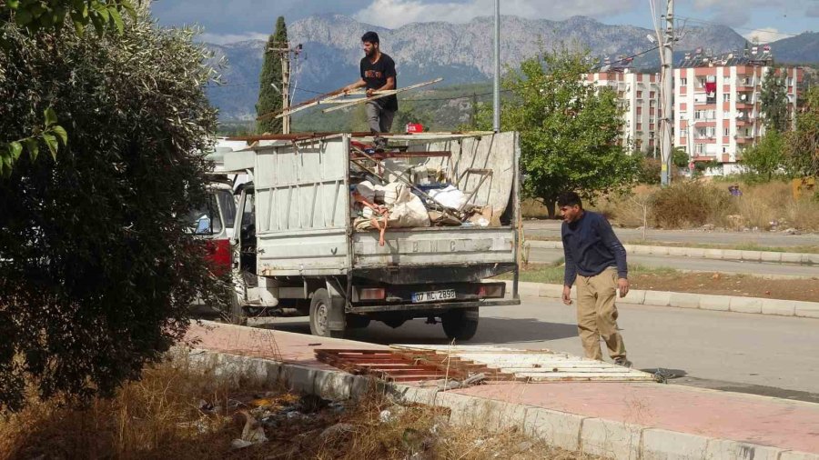 Antalya’da Atık Malzemelerin İstiflendiği 8 Noktadan 30 Kamyon Çöp Çıktı