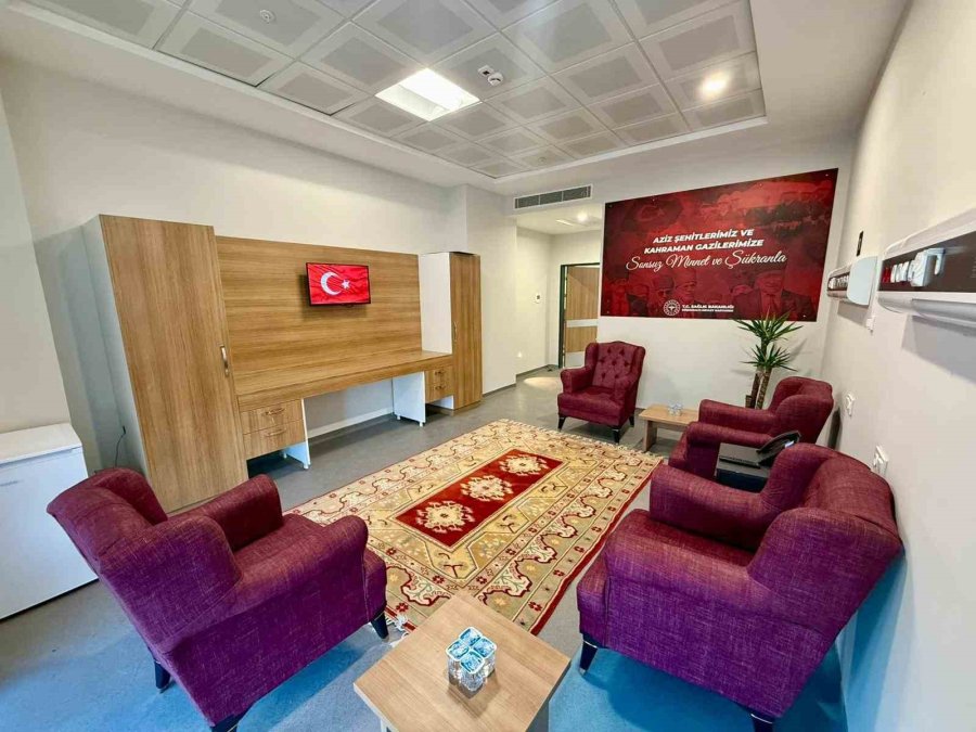 Döşemealtı Devlet Hastanesi’nde Türkiye’de Bir İlk: "vefa Odası" Hizmete Açıldı