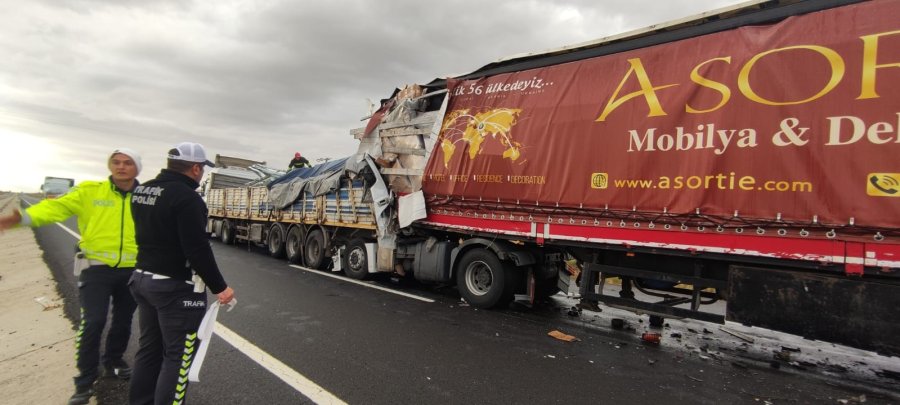 Ereğli’de 2 Tır Ve 1 Minibüsün Karıştığı Kazada 1 Ölü, 3 Yaralı