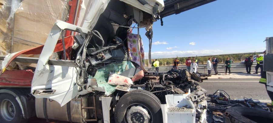 Ereğli’de 2 Tır Ve 1 Minibüsün Karıştığı Kazada 1 Ölü, 3 Yaralı