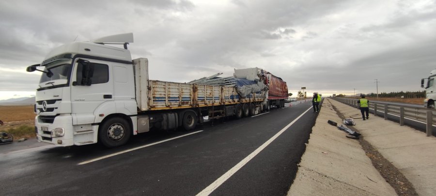 Ereğli’de 2 Tır Ve 1 Minibüsün Karıştığı Kazada 1 Ölü, 3 Yaralı