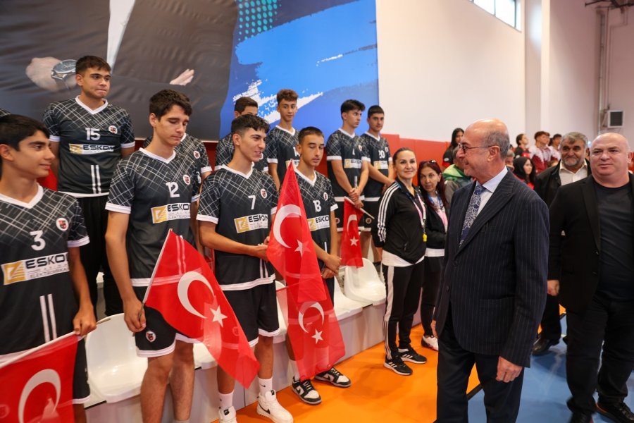 Konya Spor Lisesi Ahmet Çalık Kapalı Spor Salonu Ve Suni Çim Saha Açıldı