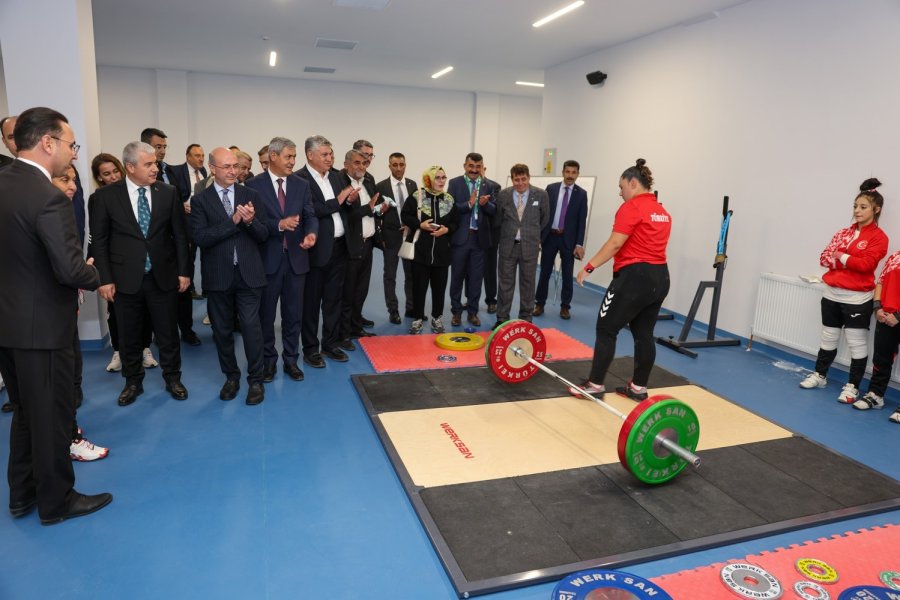 Konya Spor Lisesi Ahmet Çalık Kapalı Spor Salonu Ve Suni Çim Saha Açıldı