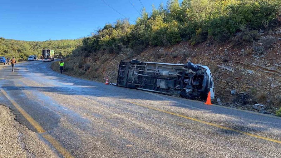 Mersin’de Yine Minibüs Kazası: 1’i Ağır 6 Yaralı