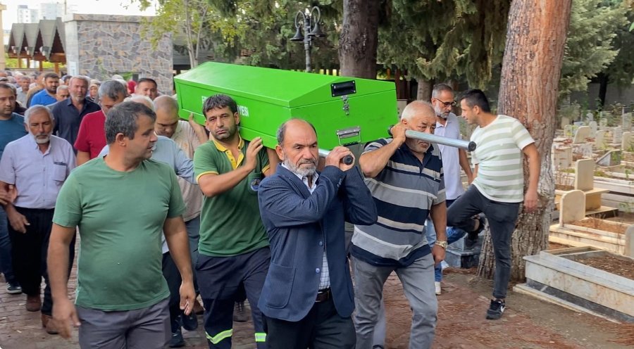 Mersin’deki İşçi Servisi Kazasında Hayatını Kaybedenler Toprağa Verildi